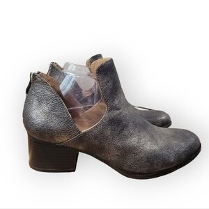 New Directions Fredericka Gunmetal Gray Cutout Ankle Boots Booties Size 9.5